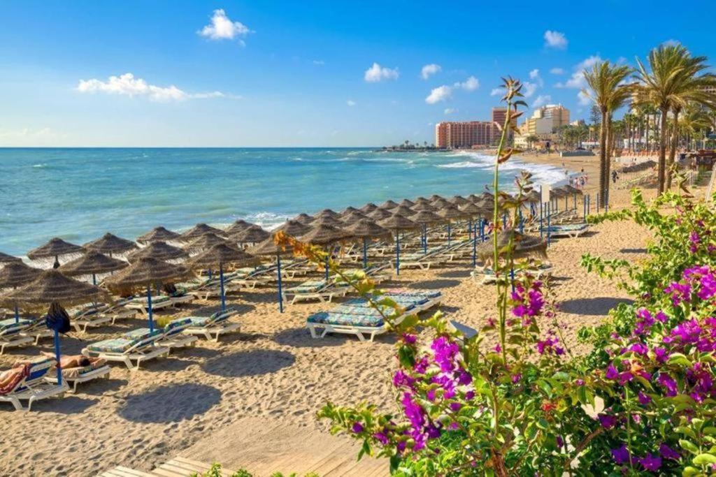 Apartamento Con Gran Terraza Junto A La Playa Τορρεμολίνος Εξωτερικό φωτογραφία